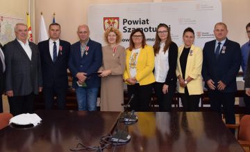 Wręczono honorowe odznaczenia pracownikom Starostwa Powiatowego w Szamotułach